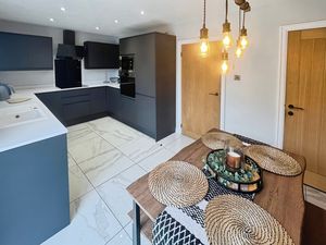 Kitchen Diner- click for photo gallery